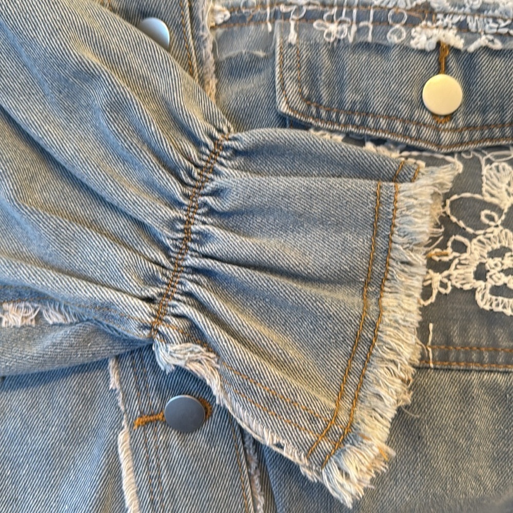 NWOT POL Lace Ruffle Trim Denim Shacket Size Small - Picture 16 of 16